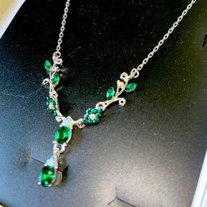 Mariell earring and necklace - emerald color